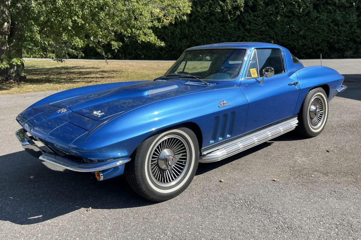 Chevrolet Corvette Coupe 5-Speed